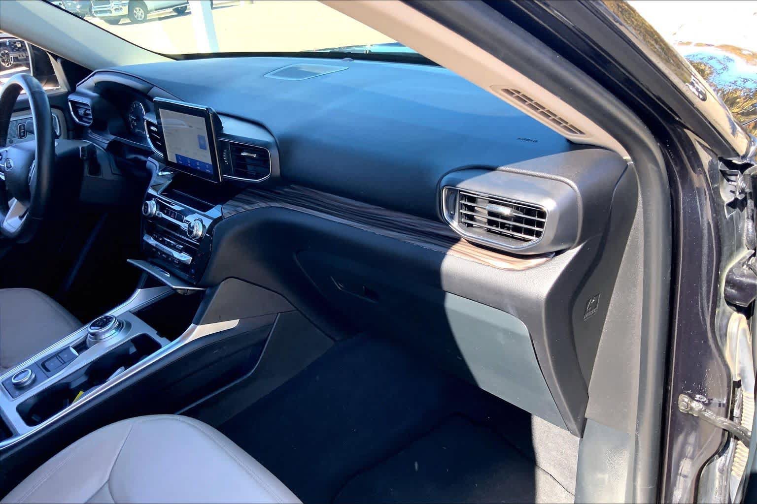 Used 2023 Ford Explorer Limited AWD/4WD image 34