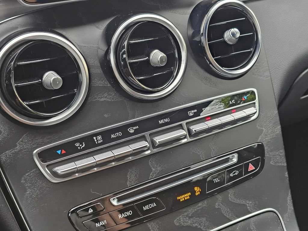 Used 2019 Mercedes-Benz GLC 300 4MATIC image 32