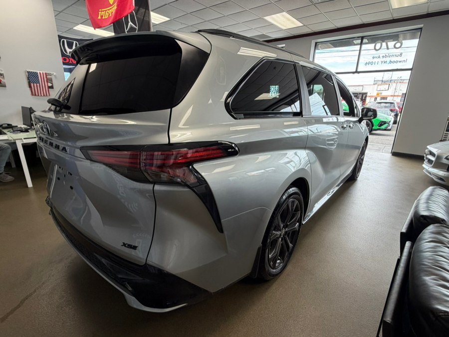 Used 2025 Toyota Sienna XSE FWD image 21