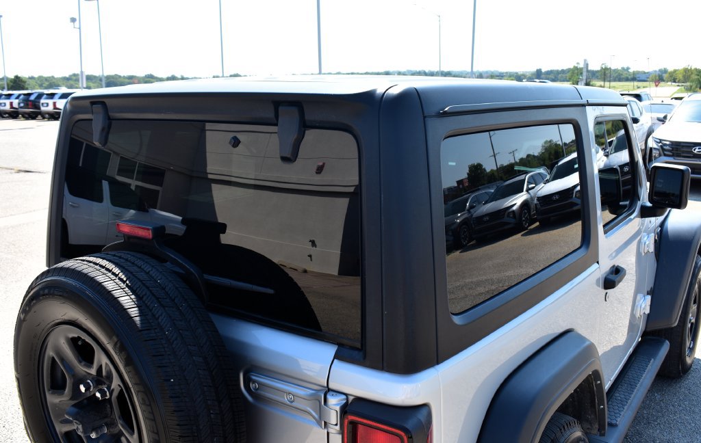 Used 2022 Jeep Wrangler Sport AWD/4WD image 10