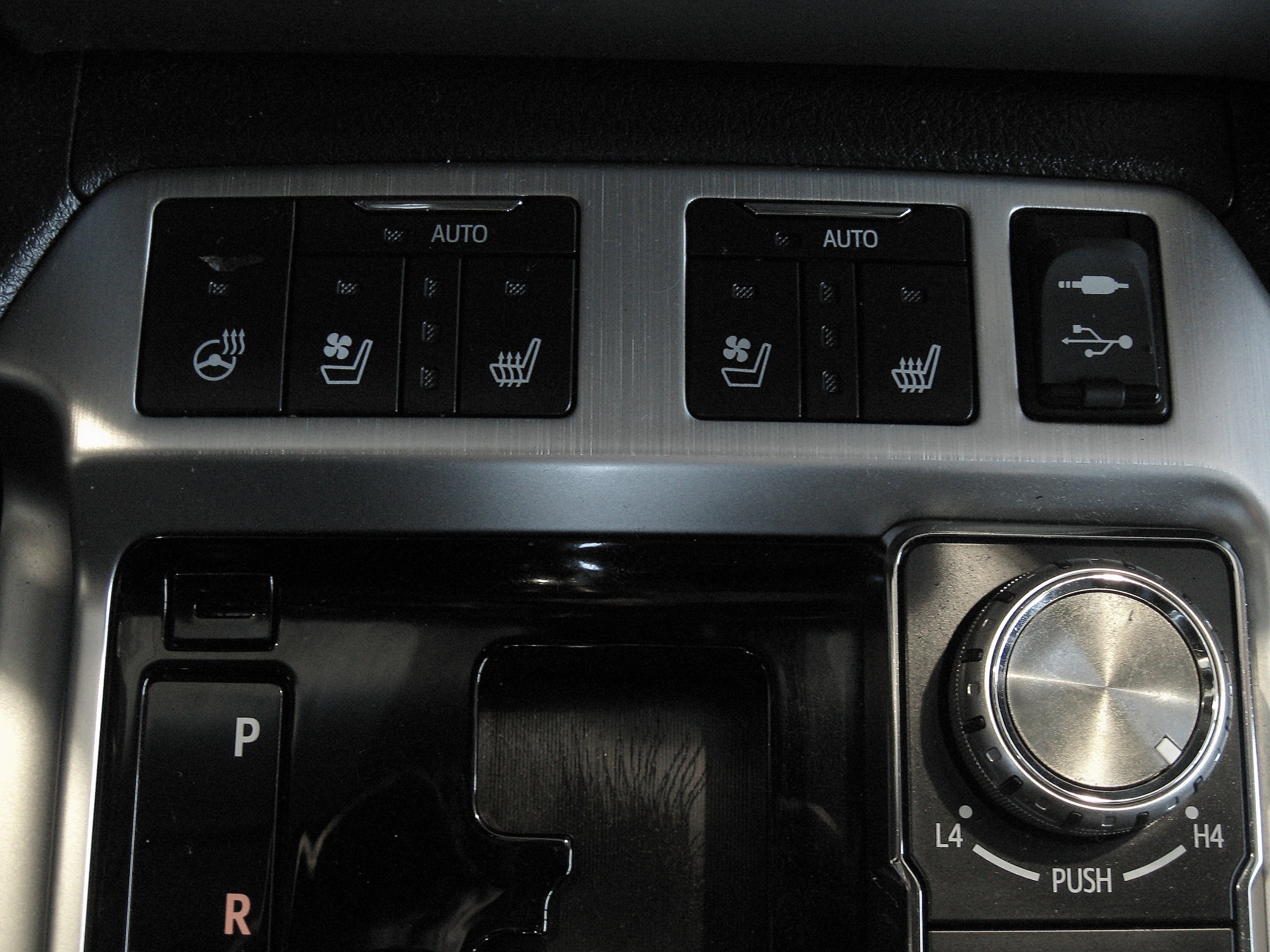 Used 2018 Toyota Land Cruiser image 17