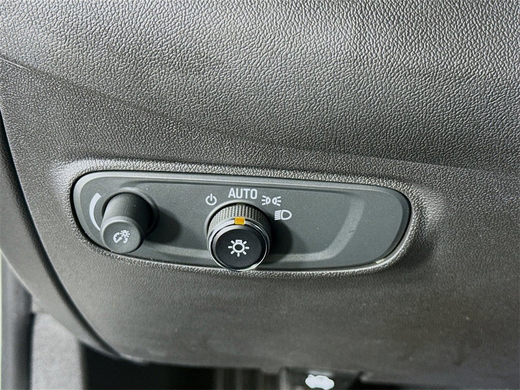 Used 2023 Chevrolet Equinox RS image 17