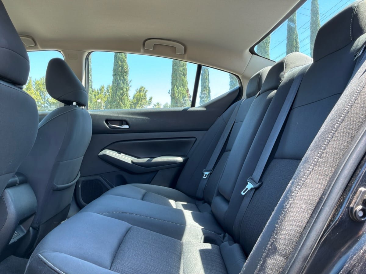 Used 2022 Nissan Altima 2.5 SV FWD image 18
