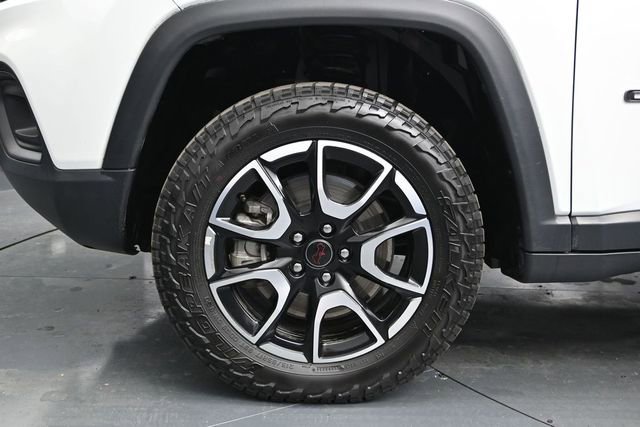 Used 2025 Jeep Compass Trailhawk AWD/4WD image 19