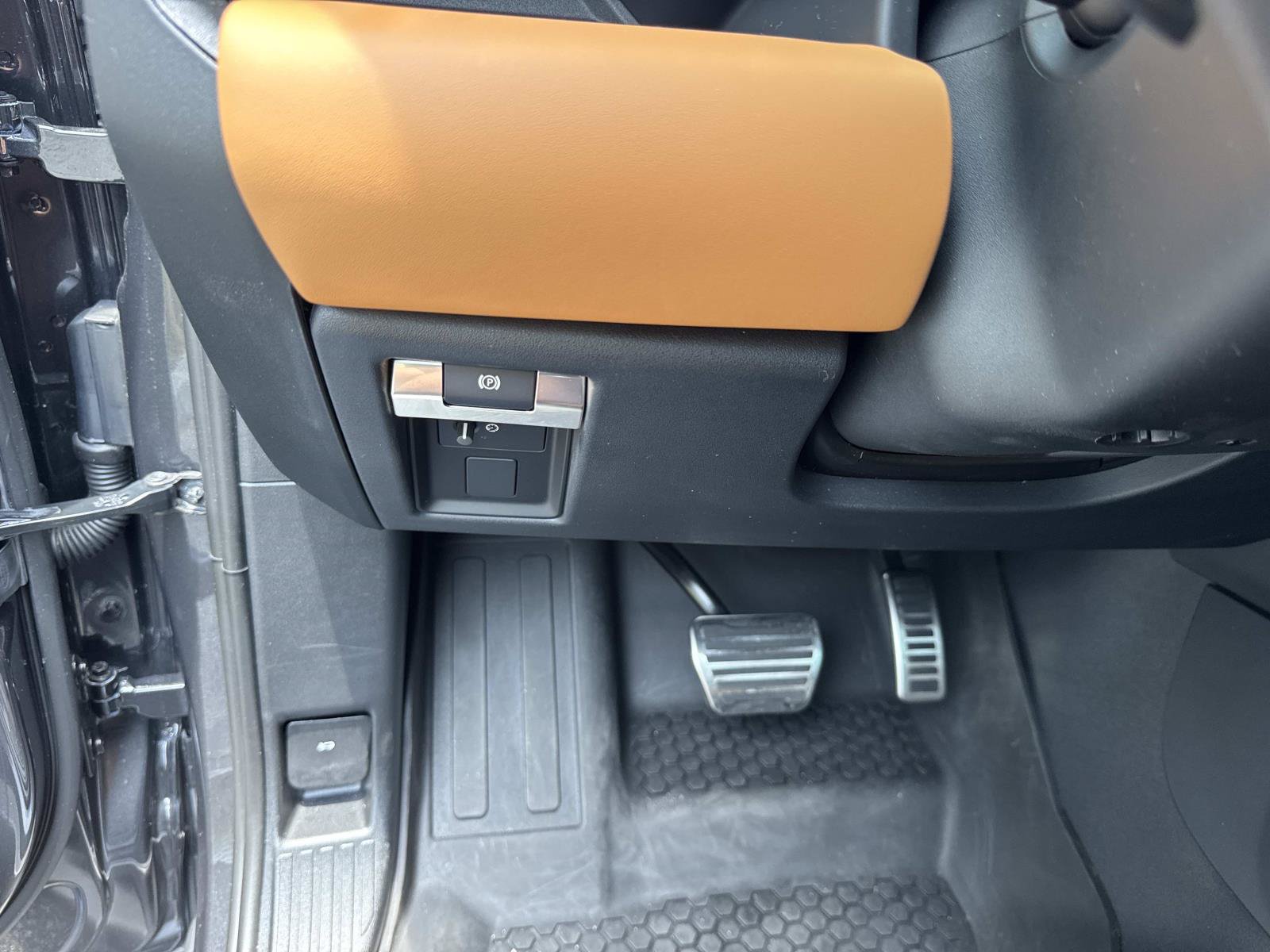 Certified 2024 Land Rover Defender 110 Carpathian Edition AWD/4WD image 32