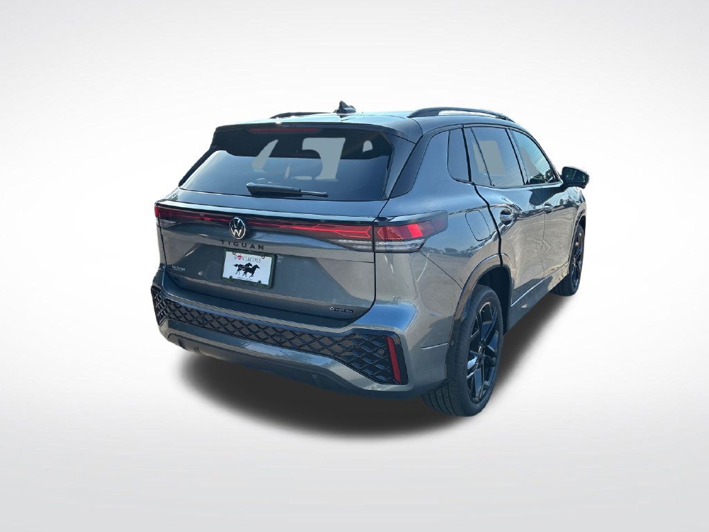 New 2026 Volkswagen Tiguan SE R-Line AWD/4WD image 3