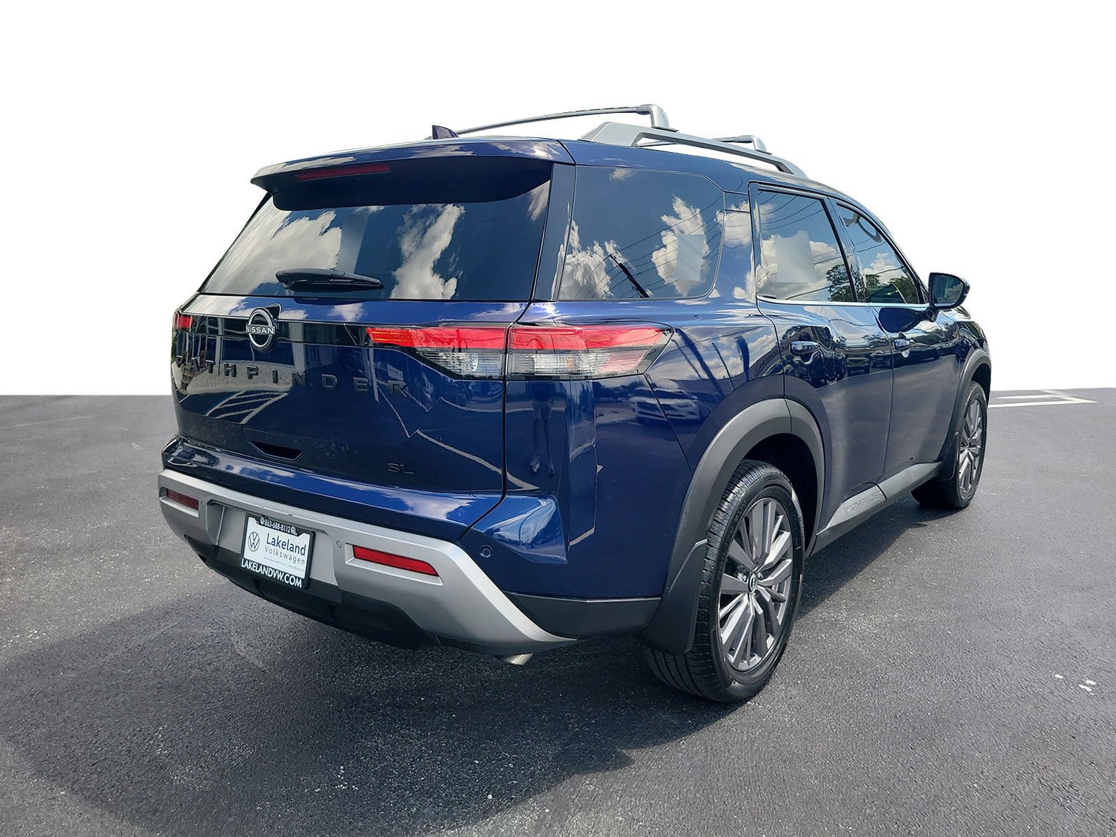 Used 2024 Nissan Pathfinder SL w/ SL Premium Package FWD image 3