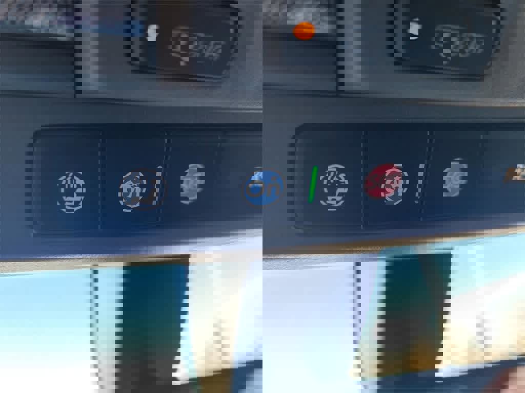 Used 2021 GMC Sierra 1500 Elevation w/ Preferred Package image 17