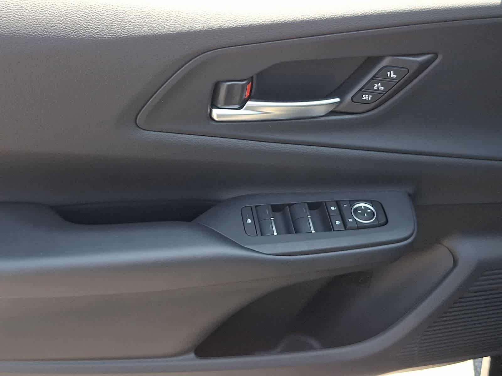 New 2026 Toyota Prius Plug-In Hybrid FWD image 8