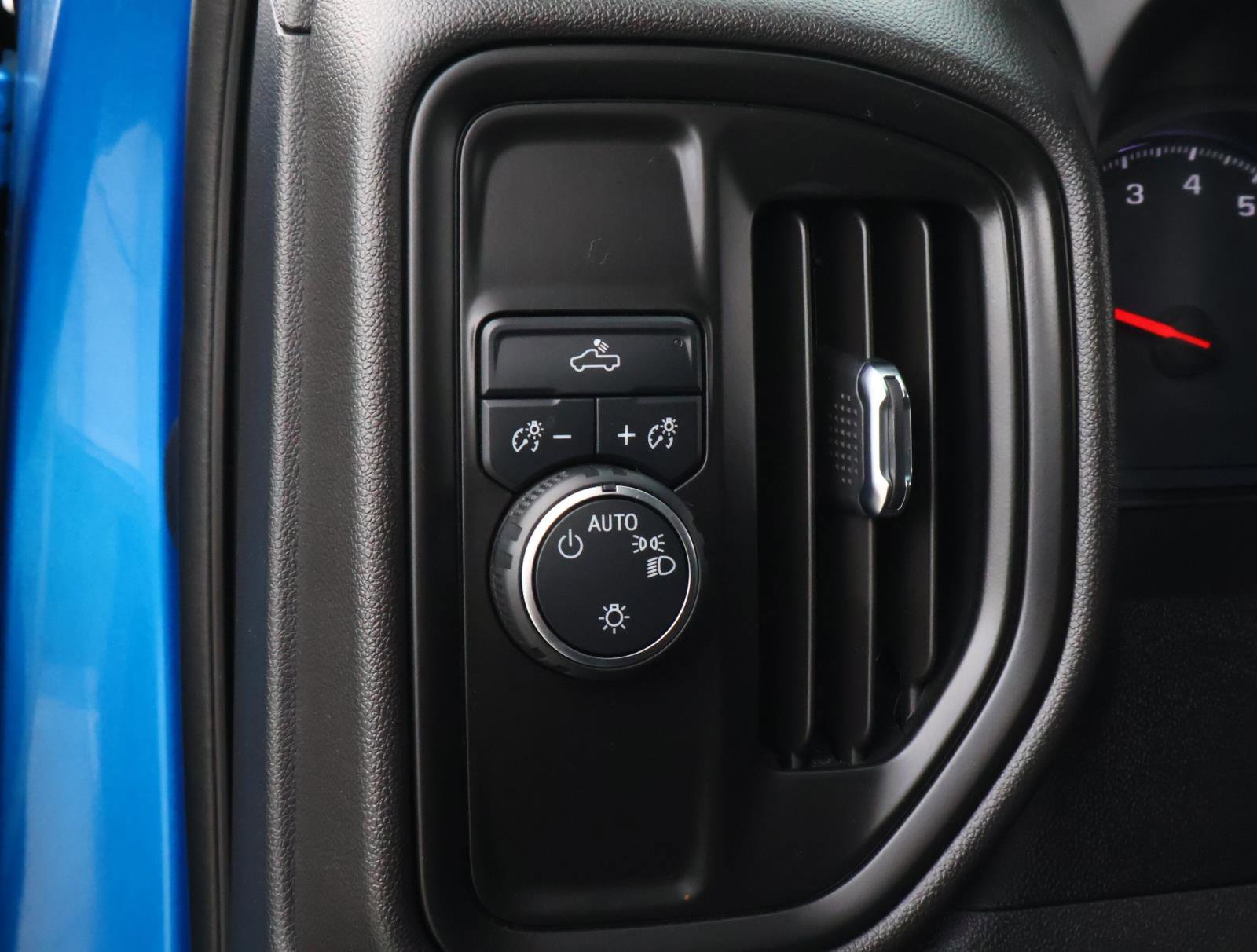 Used 2023 Chevrolet Silverado 1500 Custom image 24