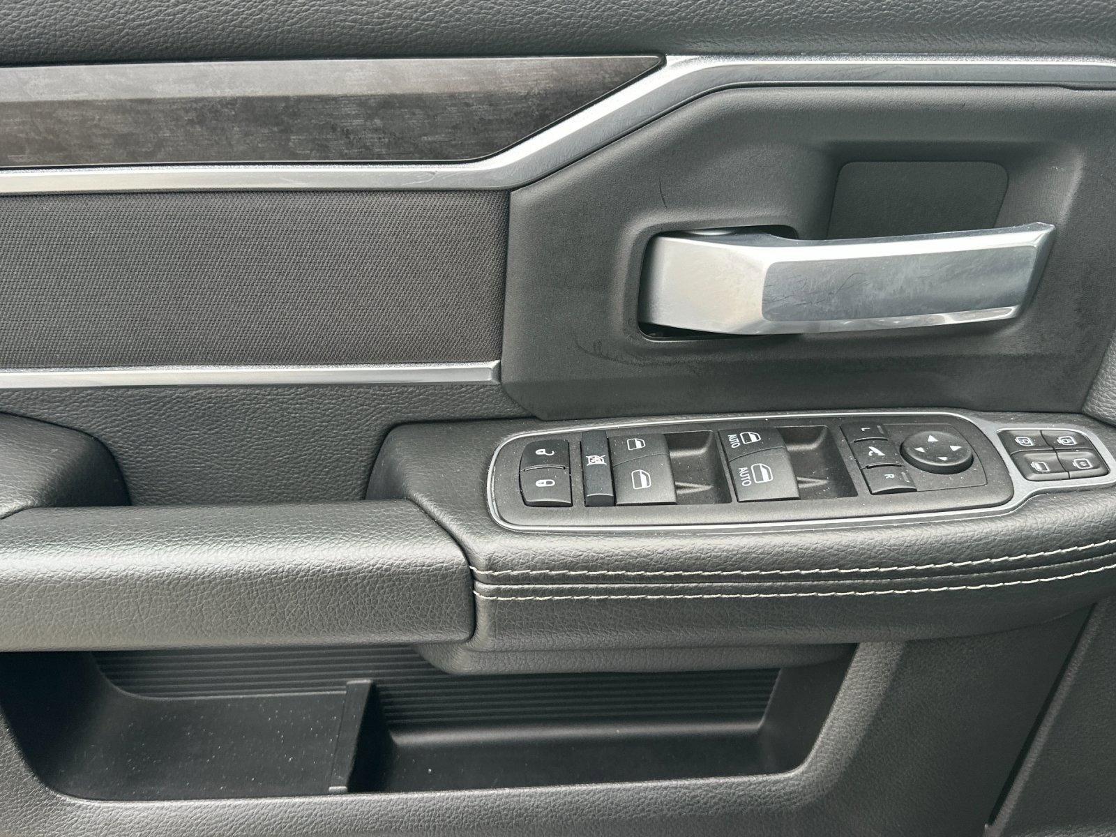 Used 2024 RAM 2500 Big Horn w/ Bed Utility Group image 11