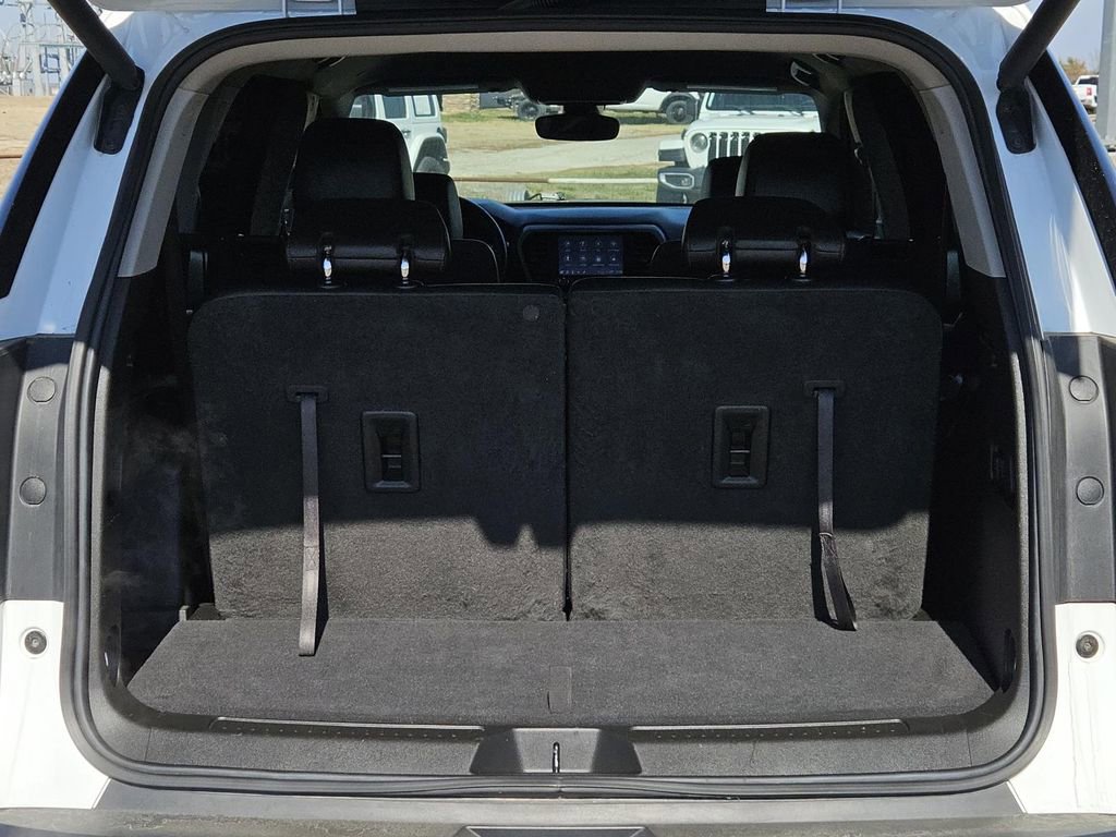 Used 2022 GMC Acadia AT4 w/ Technology Package image 9