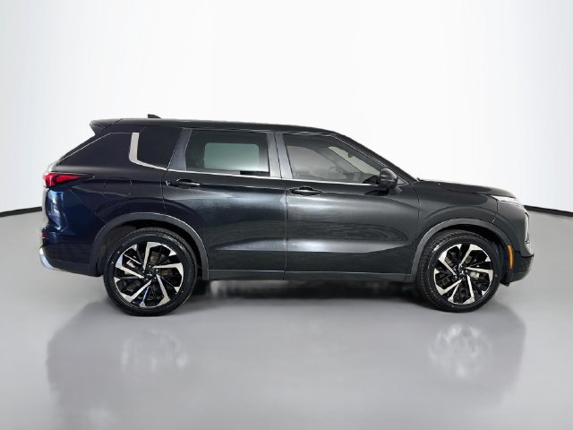 Used 2023 Mitsubishi Outlander SE Black Edition FWD image 11
