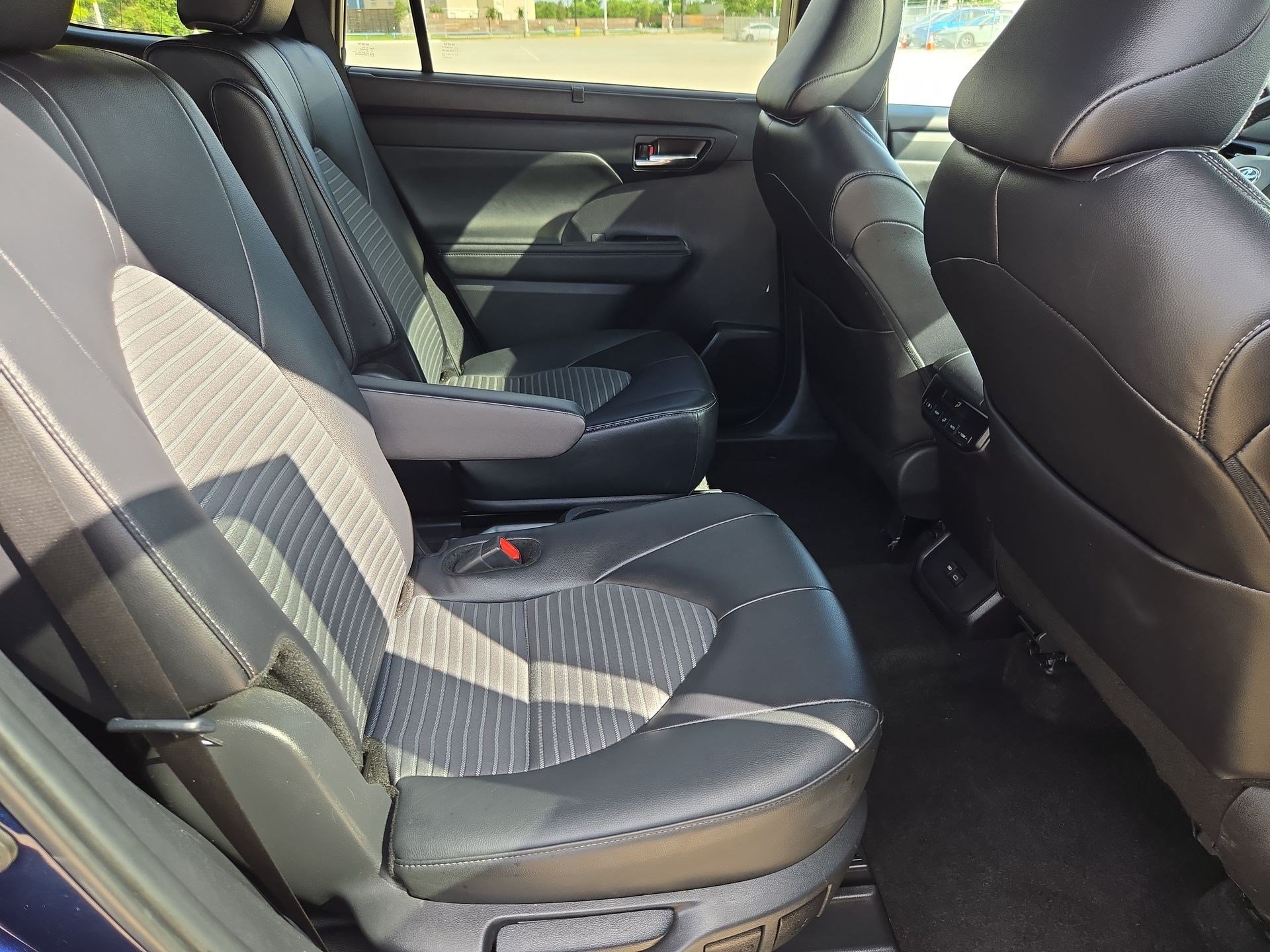 Used 2024 Toyota Highlander XSE FWD image 30