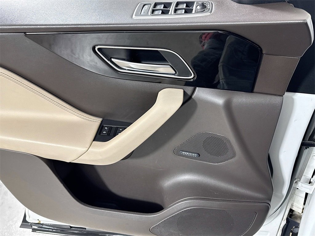 Used 2019 Jaguar F-PACE Prestige image 16