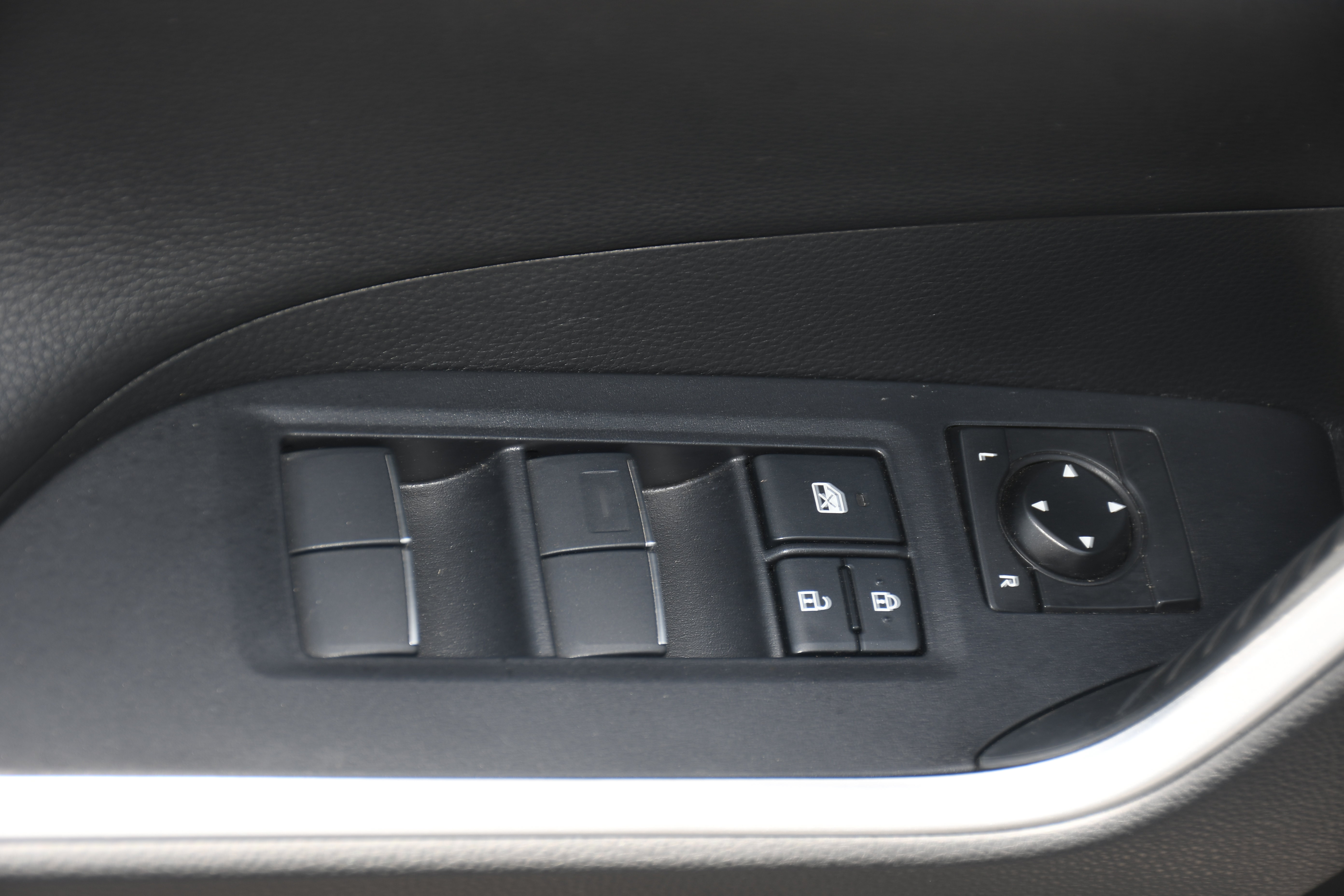 Used 2021 Toyota RAV4 XSE w/ Weather Package AWD/4WD image 11