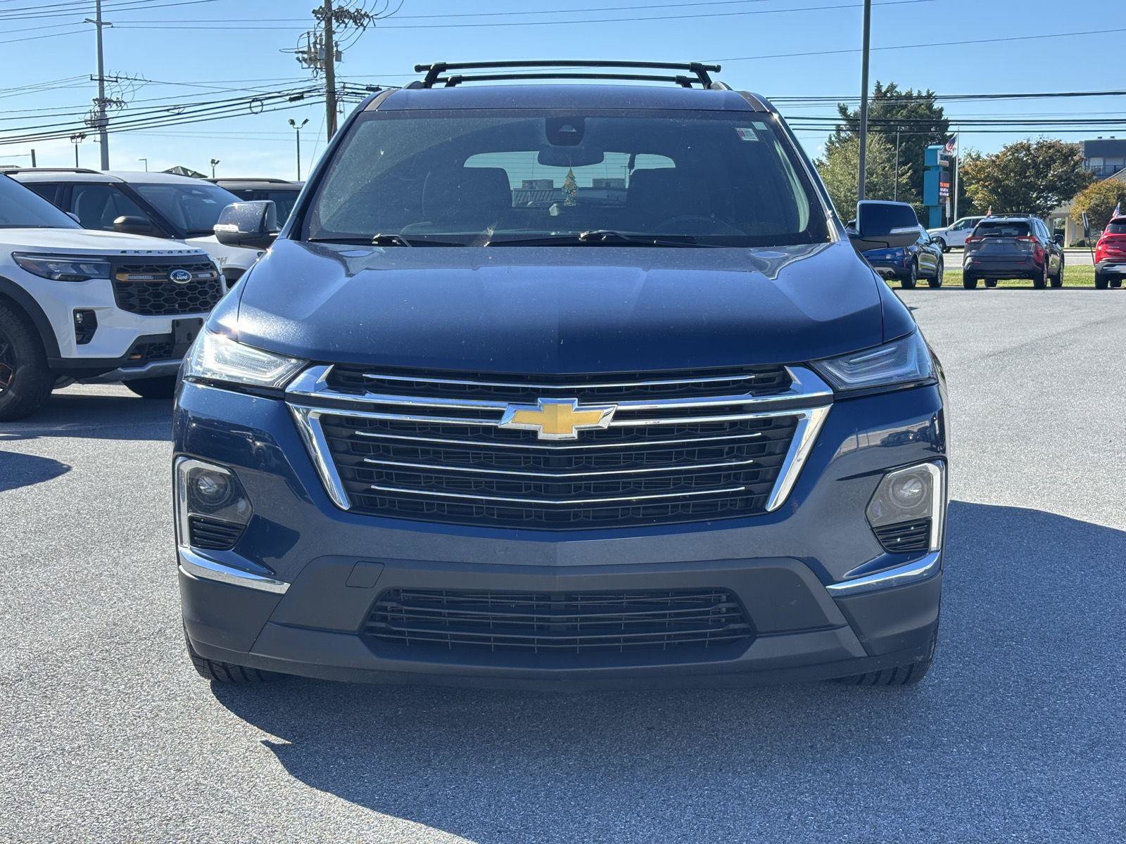 Used 2023 Chevrolet Traverse LT FWD image 2