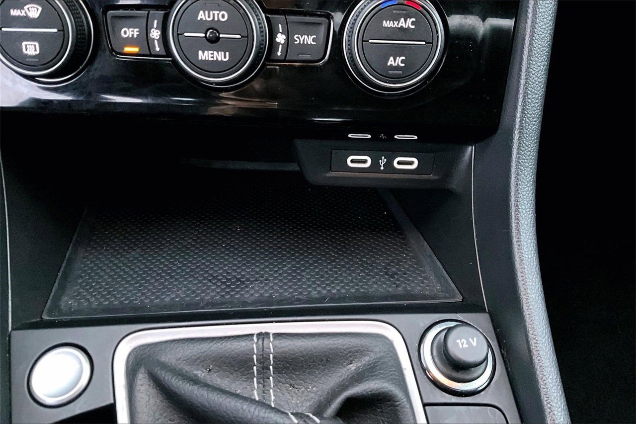 Used 2024 Volkswagen Jetta SE image 15