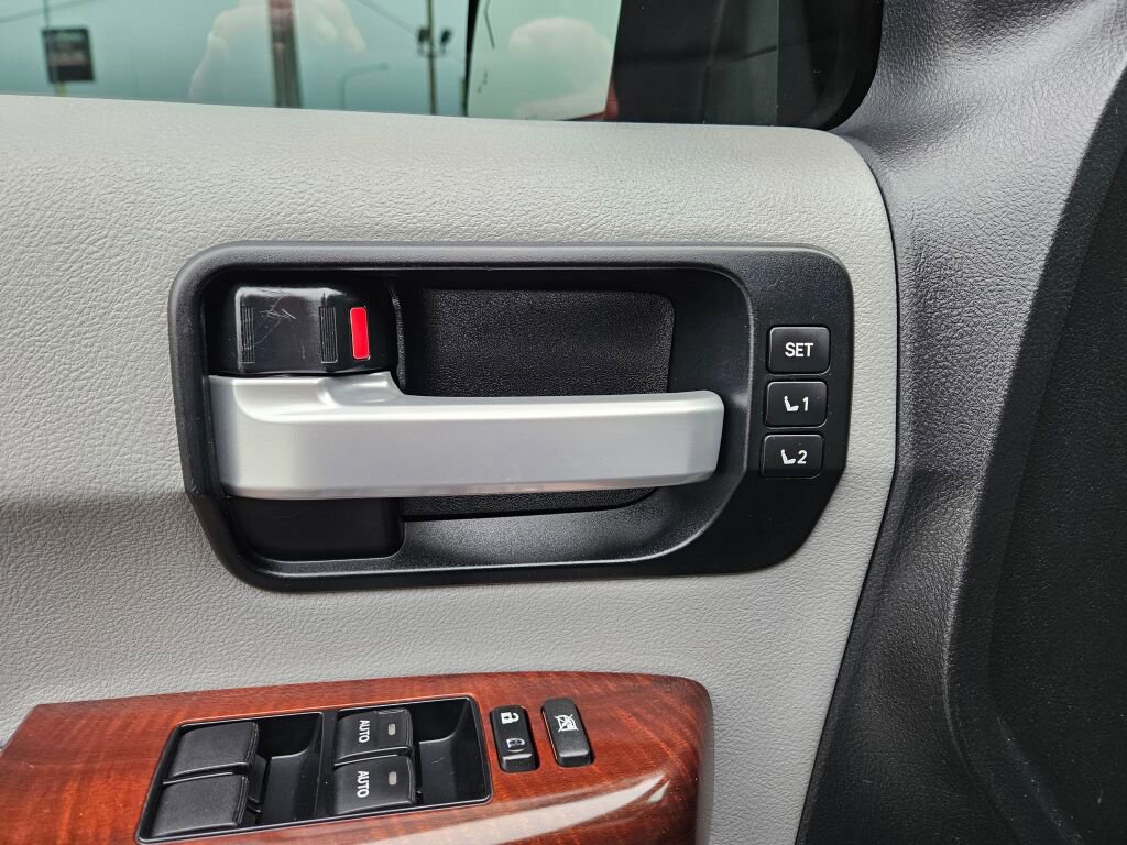 Used 2012 Toyota Sequoia Platinum image 27