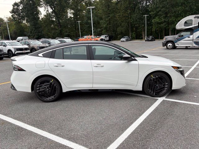 New 2027 Nissan Sentra SR w/ Floor Mat Package FWD image 9