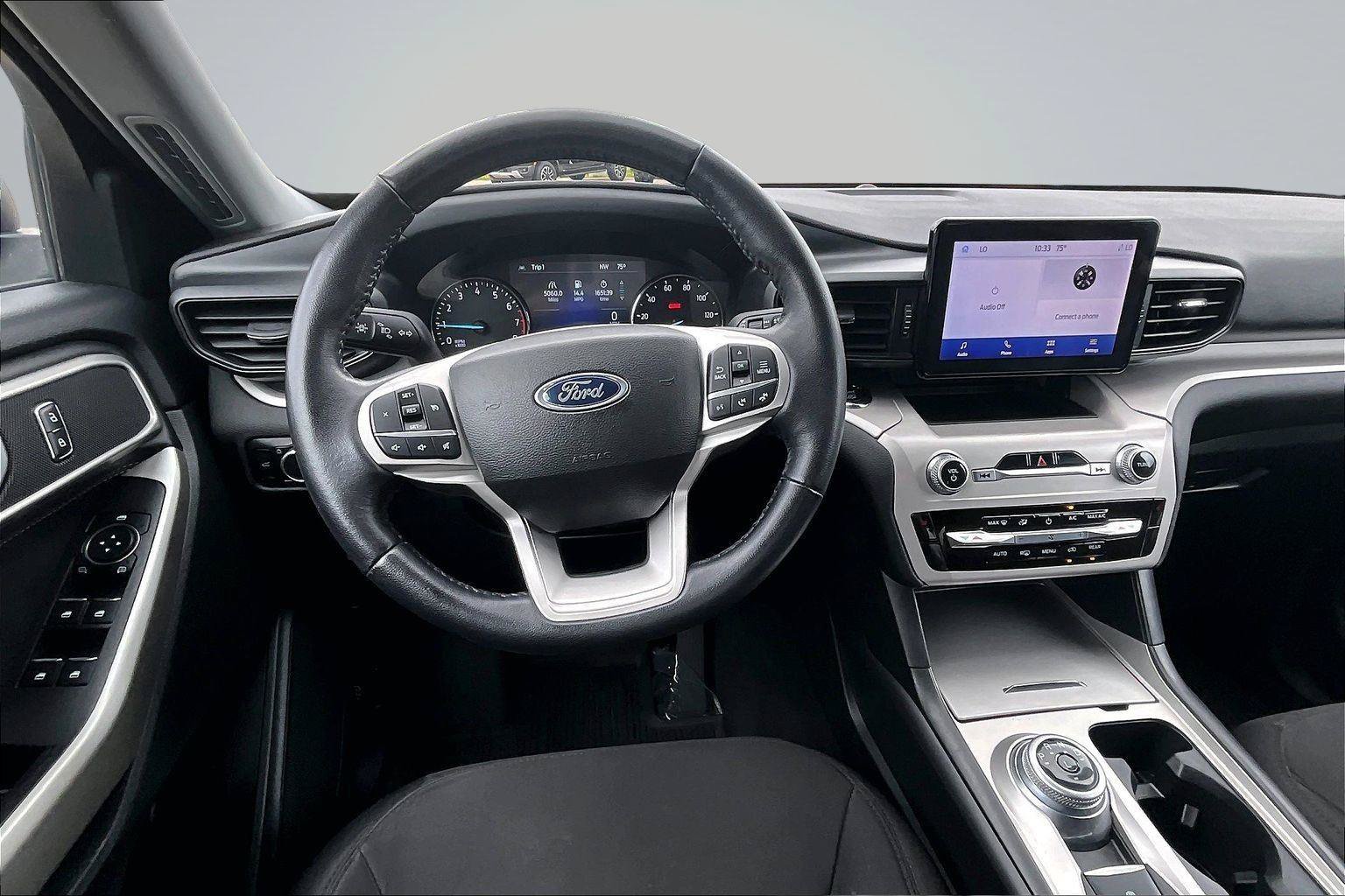 Used 2023 Ford Explorer XLT AWD/4WD image 6