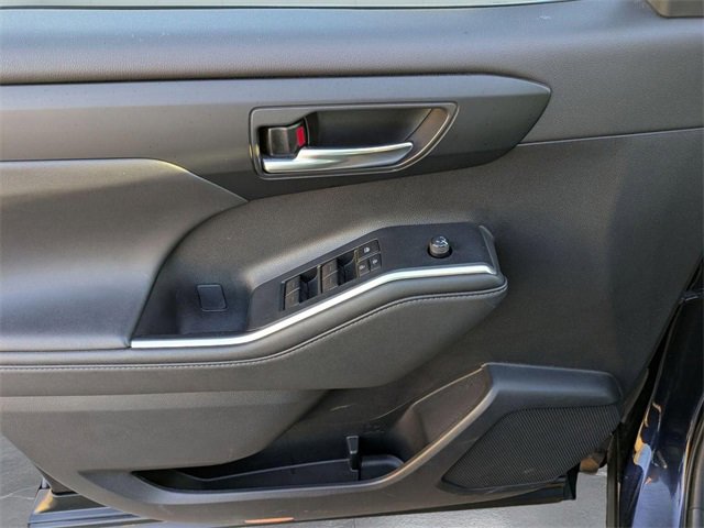 Used 2024 Toyota Highlander XLE image 11