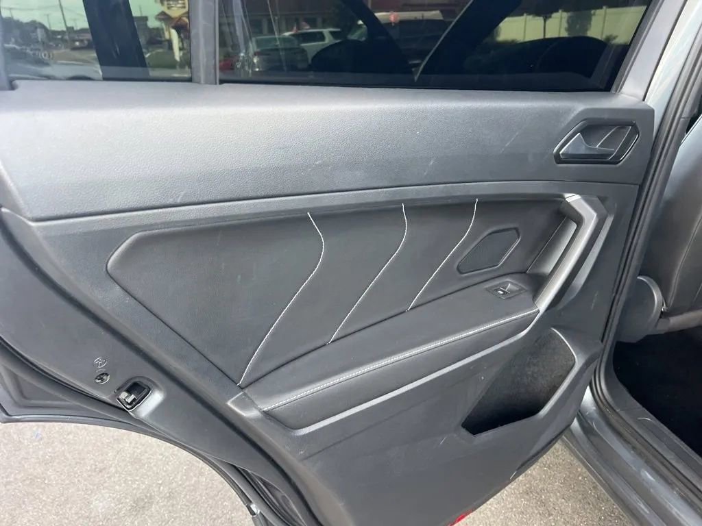 Used 2022 Volkswagen Tiguan SE R-Line image 37