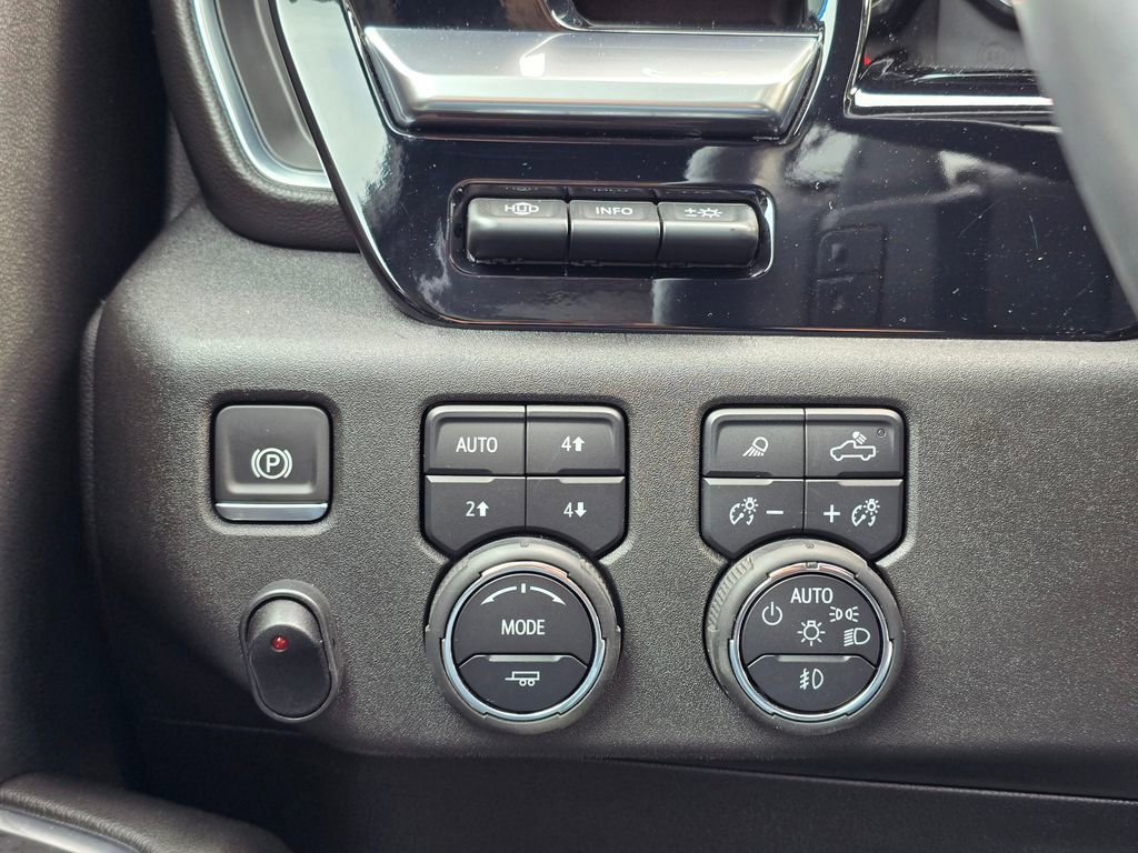 Used 2024 Chevrolet Silverado 1500 High Country w/ High Country Premium Package image 37