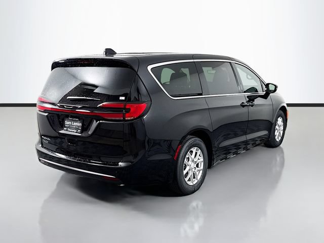 New 2027 Chrysler Pacifica Select FWD image 7