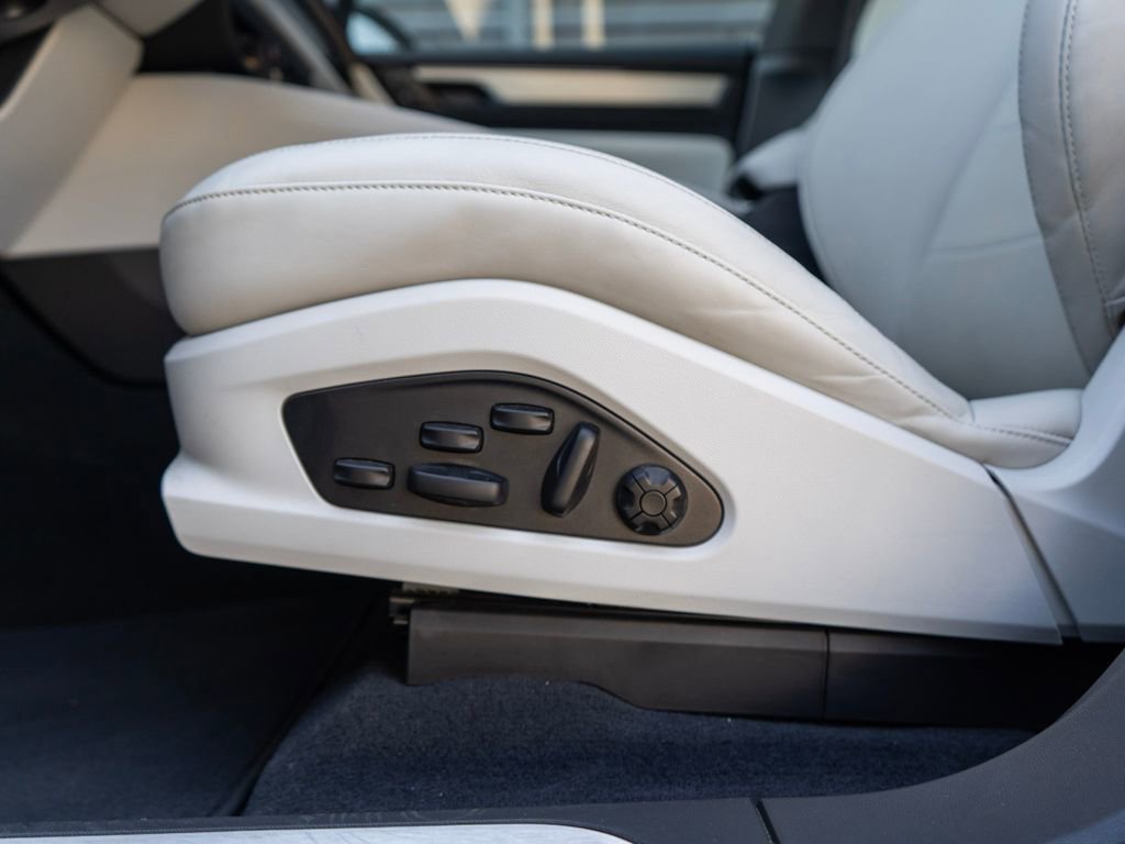 Used 2024 Porsche Macan 4 Electric image 31