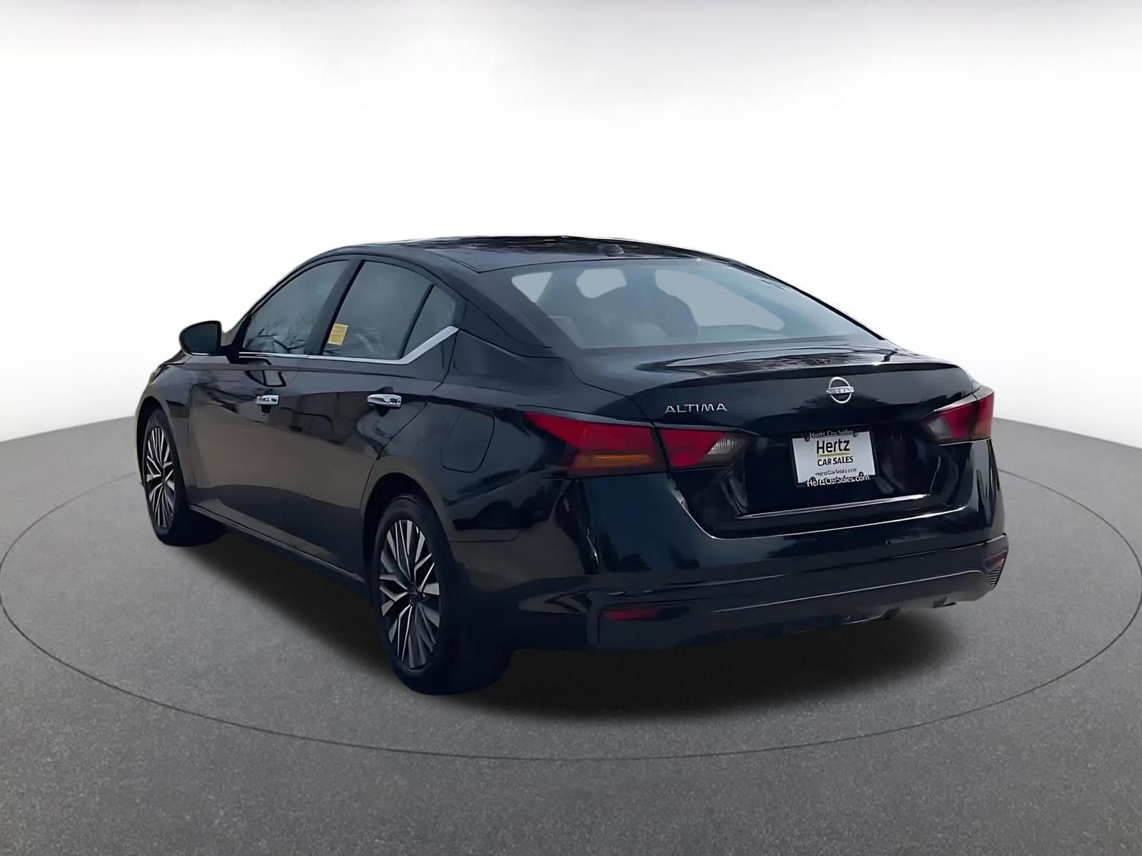 Used 2025 Nissan Altima 2.5 SV FWD image 11