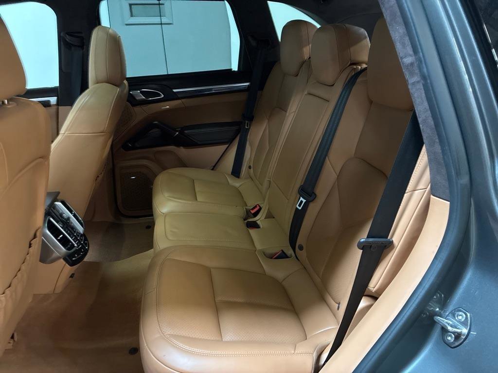 Used 2016 Porsche Cayenne Turbo image 29