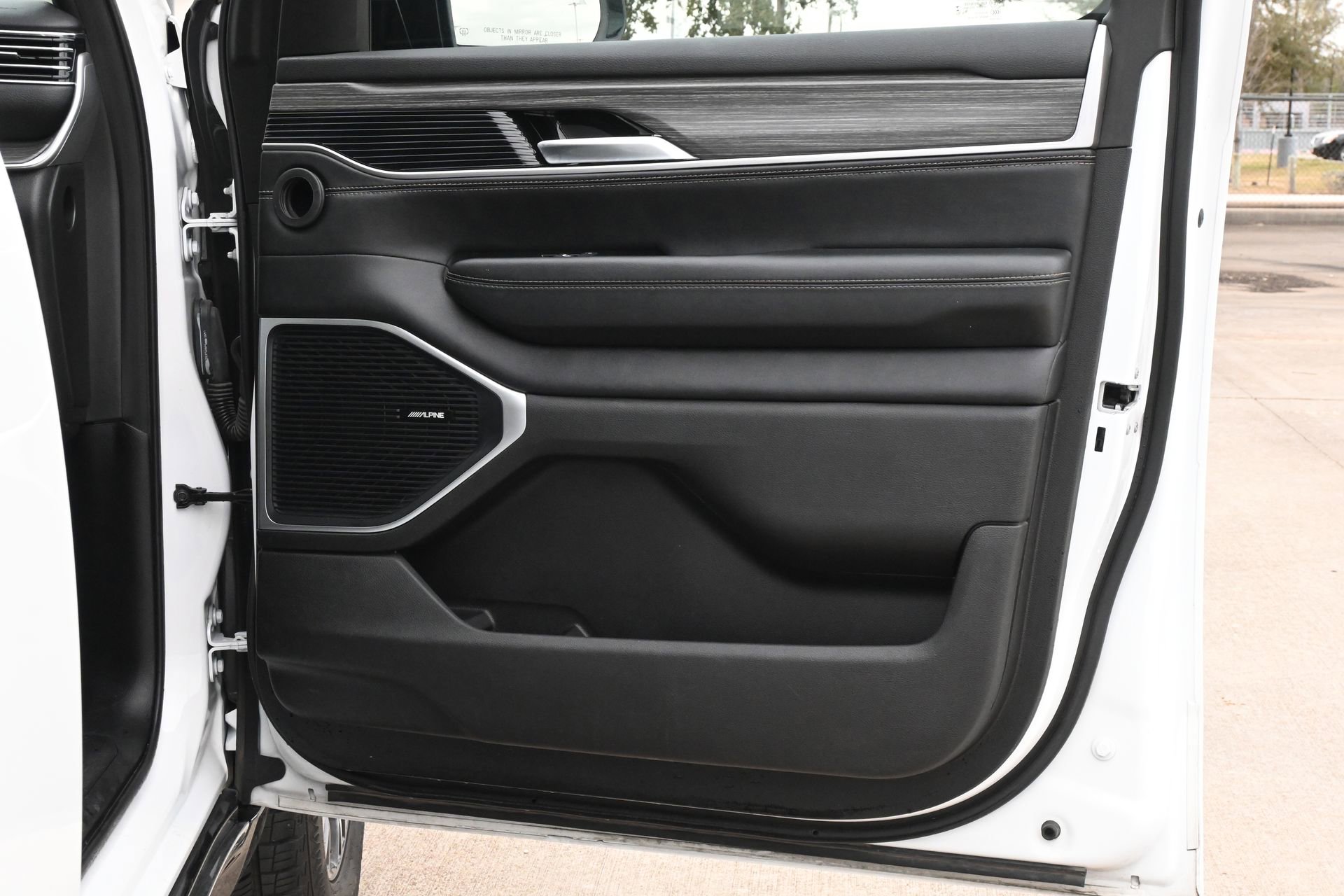 Used 2024 Jeep Wagoneer L Series II w/ Flexible Seating Group image 28