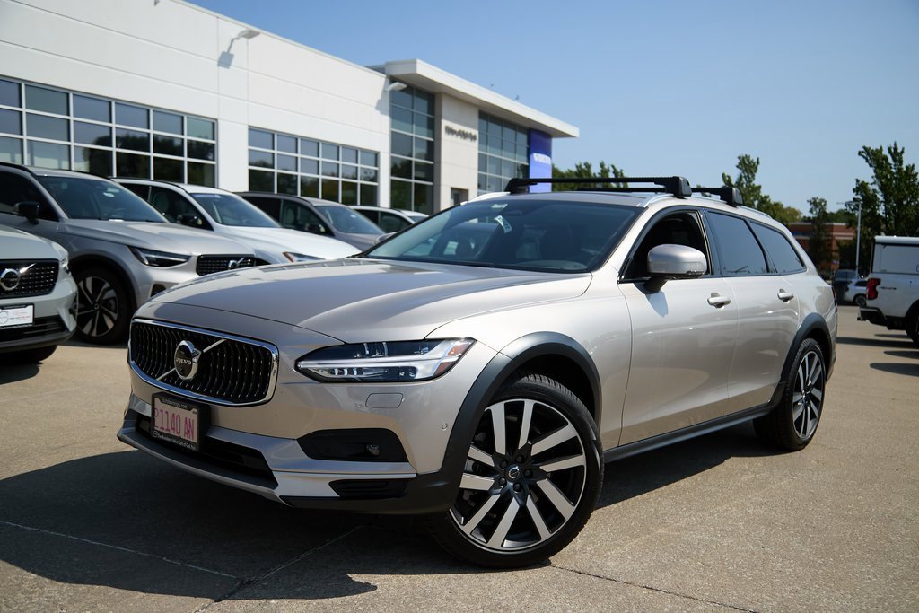 New 2026 Volvo V90 B6 Cross Country Ultra w/ Climate Package