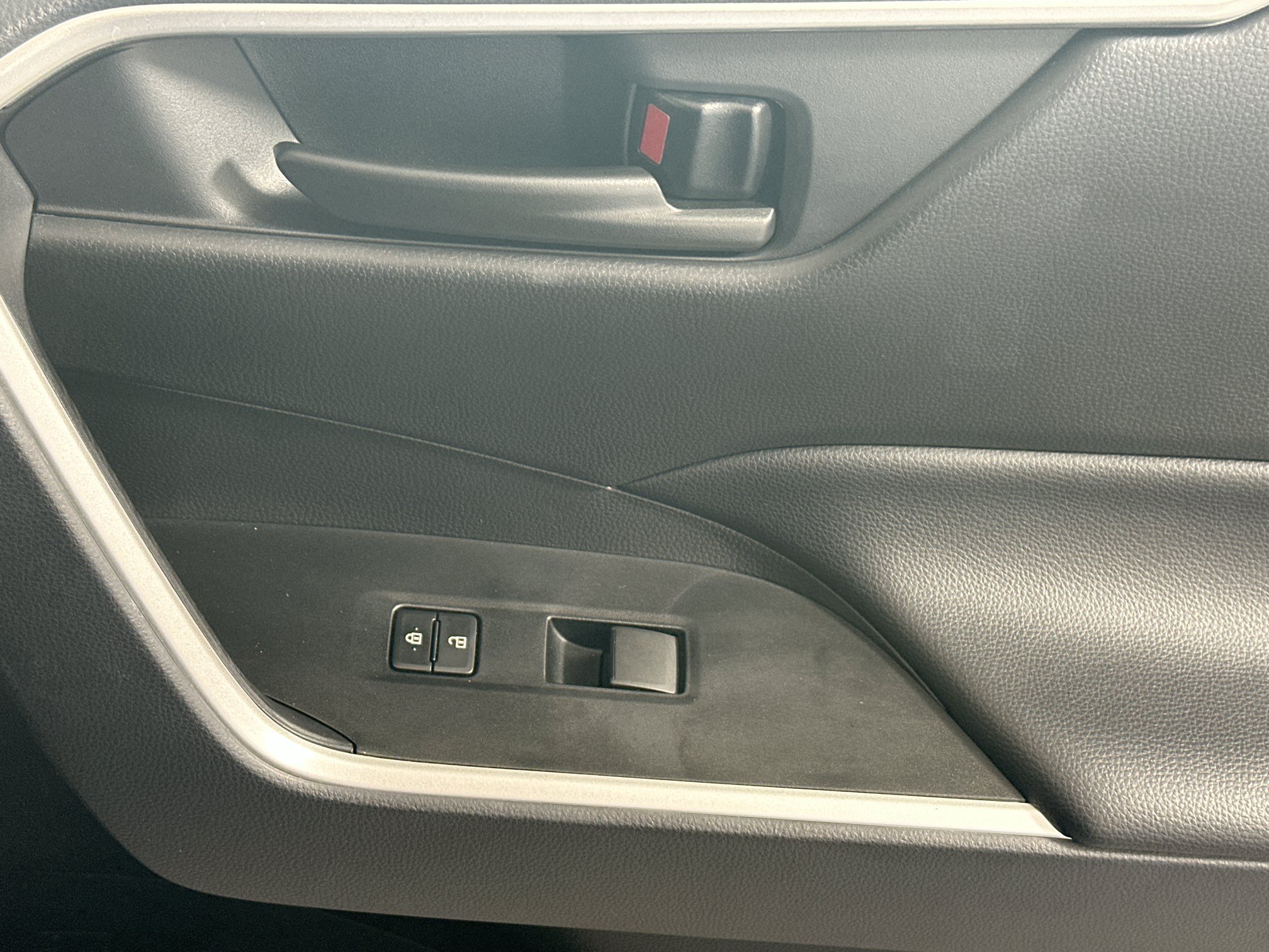 Certified 2025 Toyota RAV4 LE FWD image 28