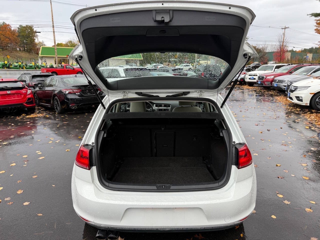 Used 2015 Volkswagen Golf S FWD image 10