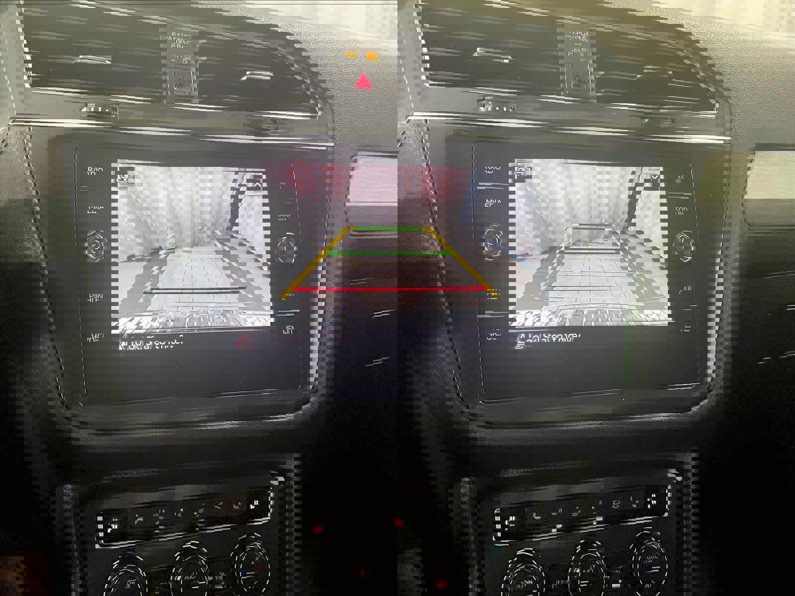 Used 2021 Volkswagen Tiguan SE image 19