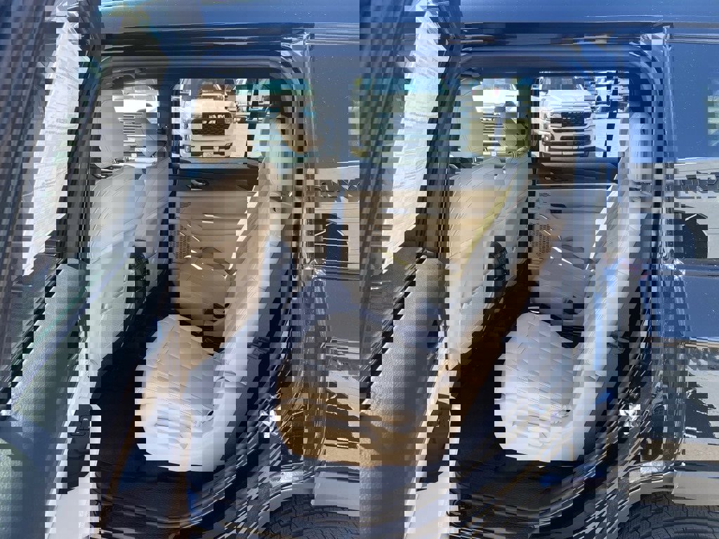 New 2025 Jeep Grand Cherokee L Limited w/ Black Appearance Package image 15