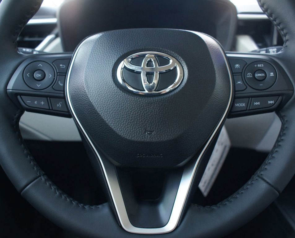 Used 2026 Toyota Corolla Cross LE AWD/4WD image 24