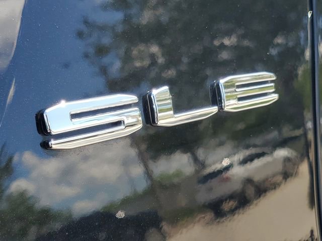 Certified 2023 GMC Acadia SLE w/ Driver Convenience Package FWD image 8