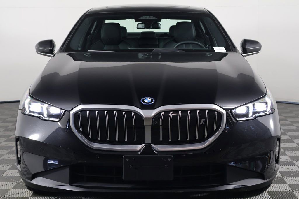 Used 2025 BMW i5 xDrive40 image 2