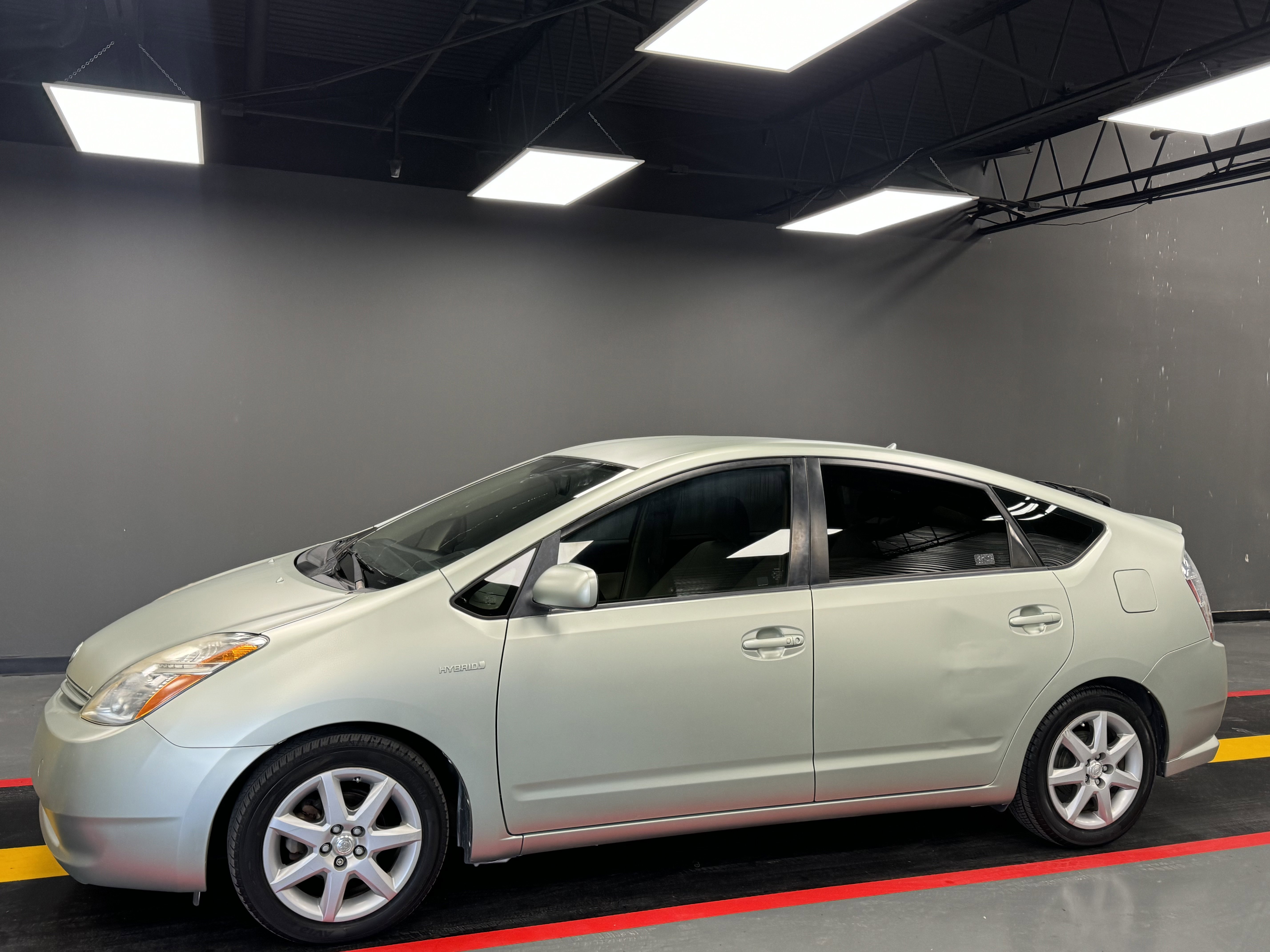 Used 2009 Toyota Prius FWD image 2