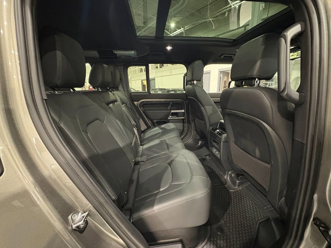 Used 2024 Land Rover Defender 110 S image 40