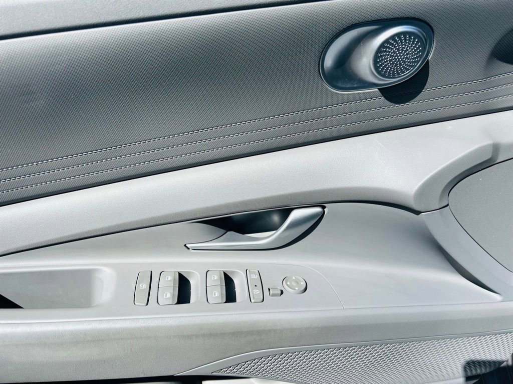 Used 2023 Hyundai Elantra Blue image 19