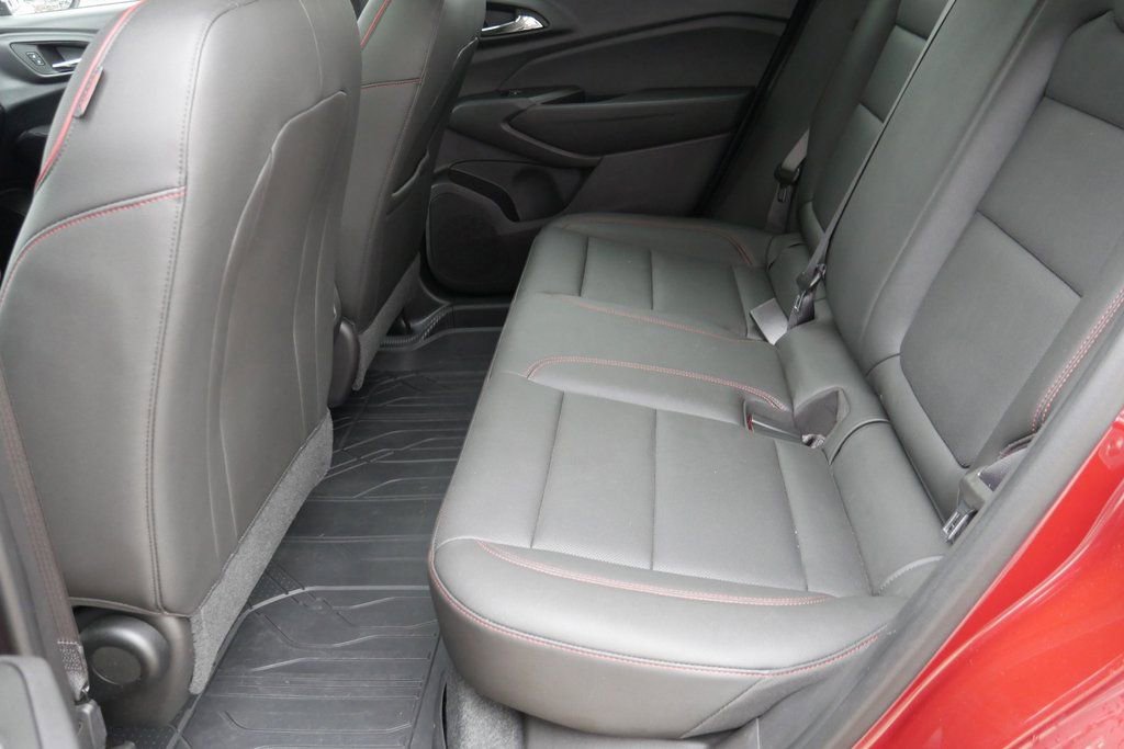 Used 2025 Chevrolet Trax RS w/ Sunroof Package image 26