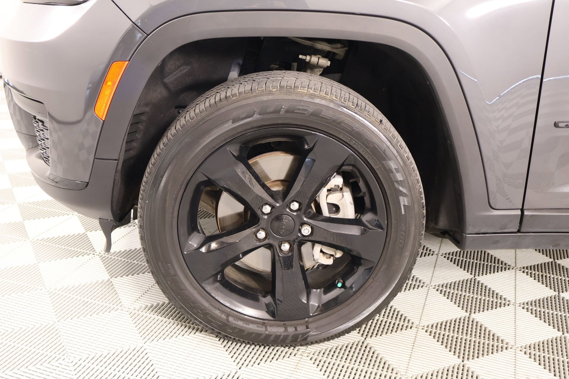 Used 2024 Jeep Grand Cherokee L Laredo AWD/4WD image 17