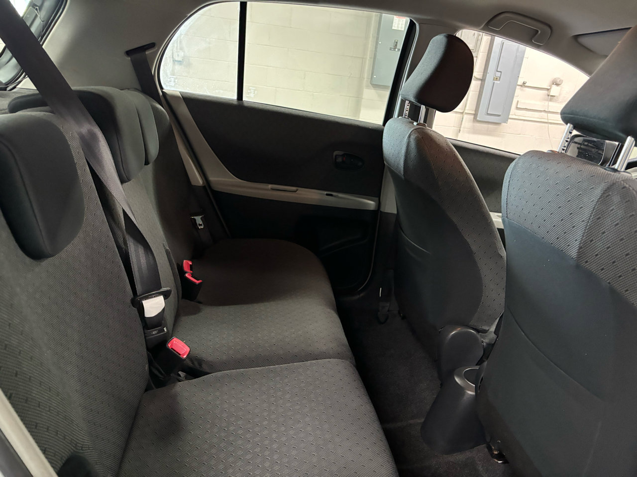 Used 2010 Toyota Yaris Liftback 5-Door image 11