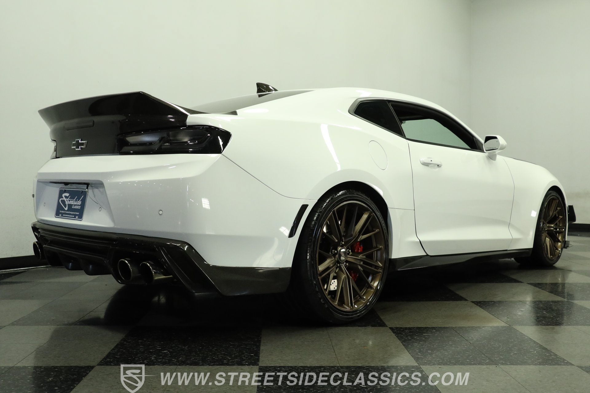 Used 2018 Chevrolet Camaro ZL1 RWD image 26