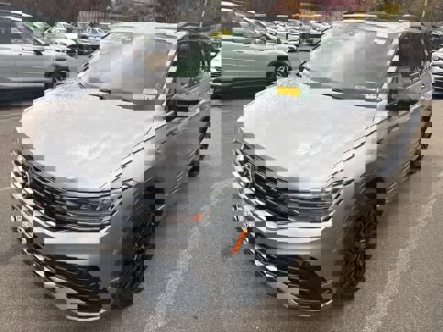 Certified 2022 Volkswagen Tiguan SE R-Line