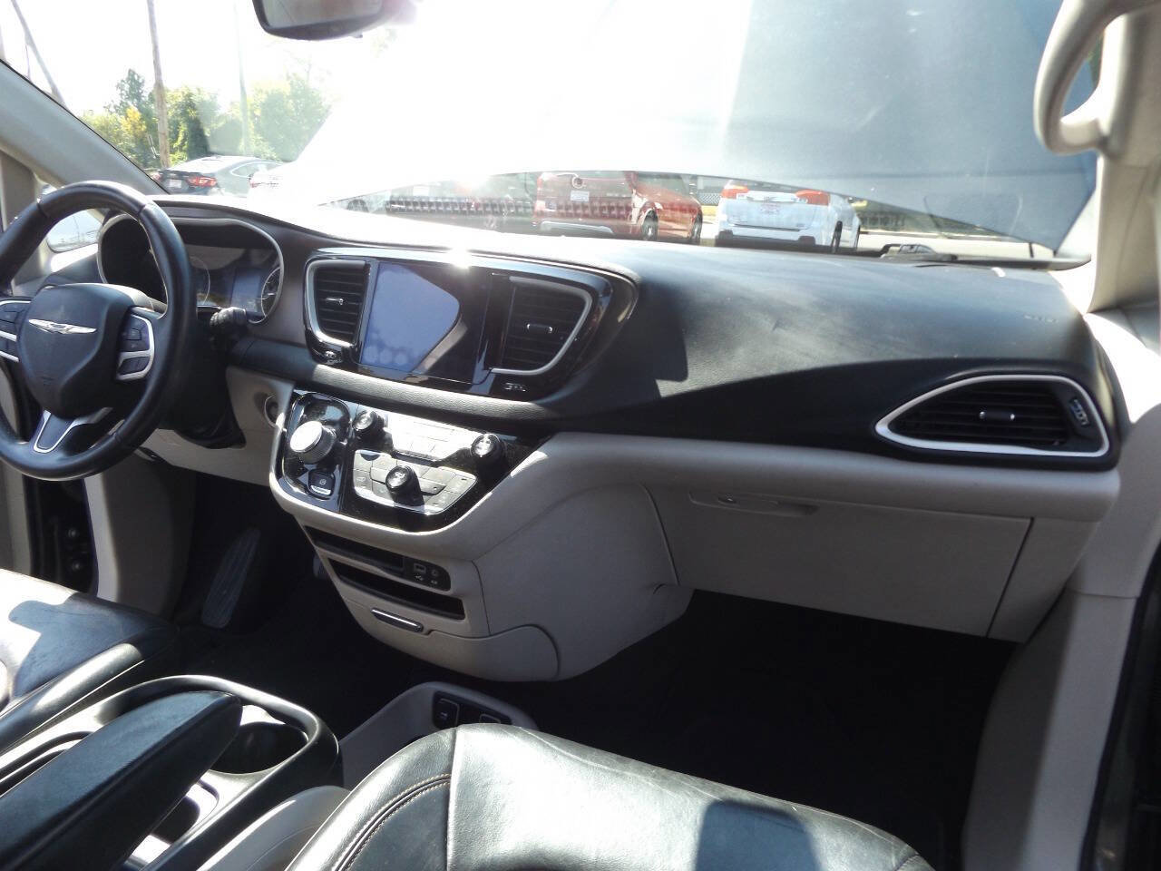 Used 2017 Chrysler Pacifica Touring-L image 23